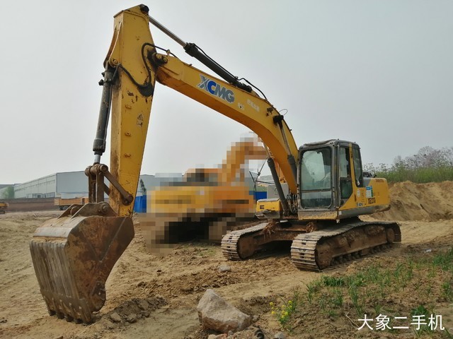 徐工 XE215C 挖掘机